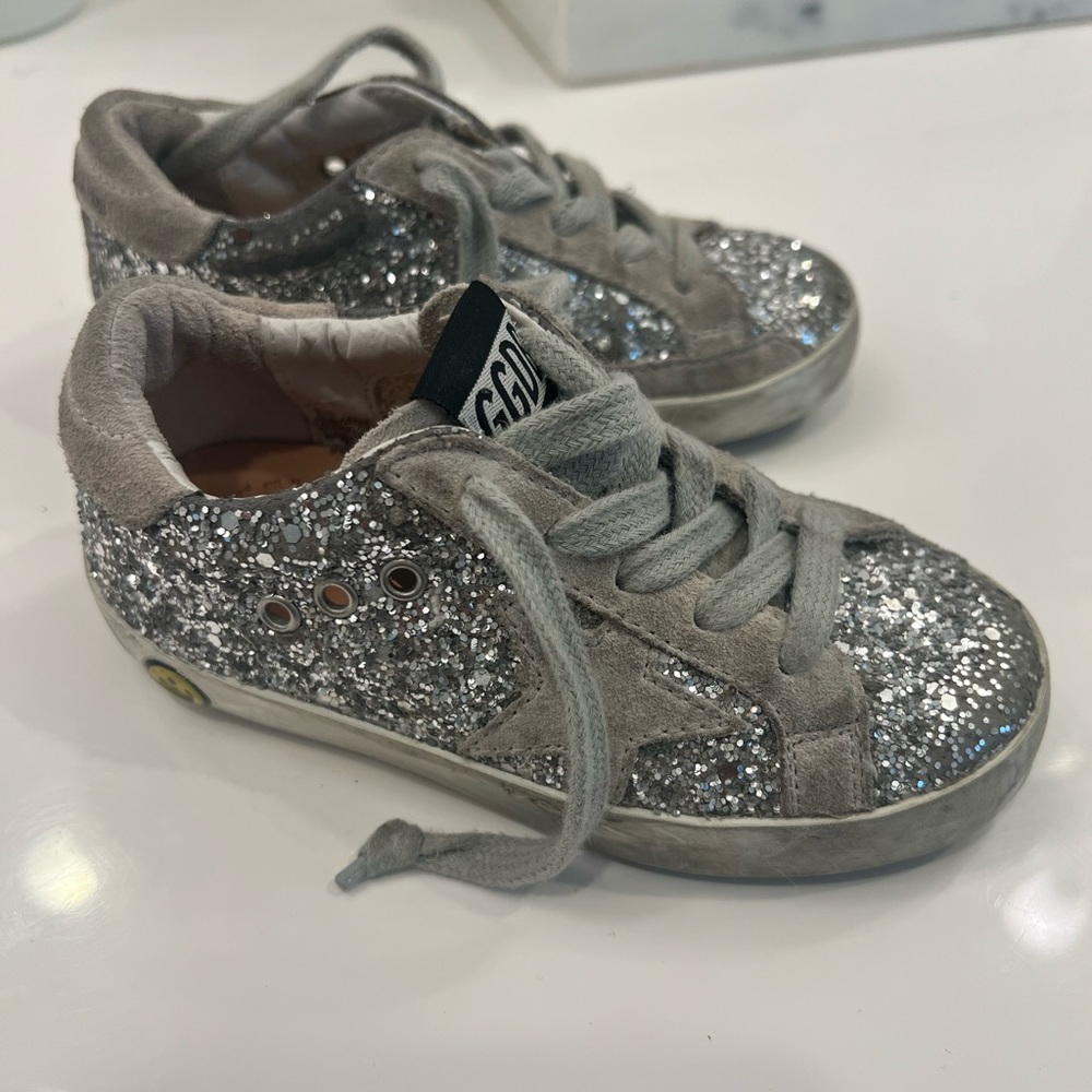 Super-Star Young with silver glitter